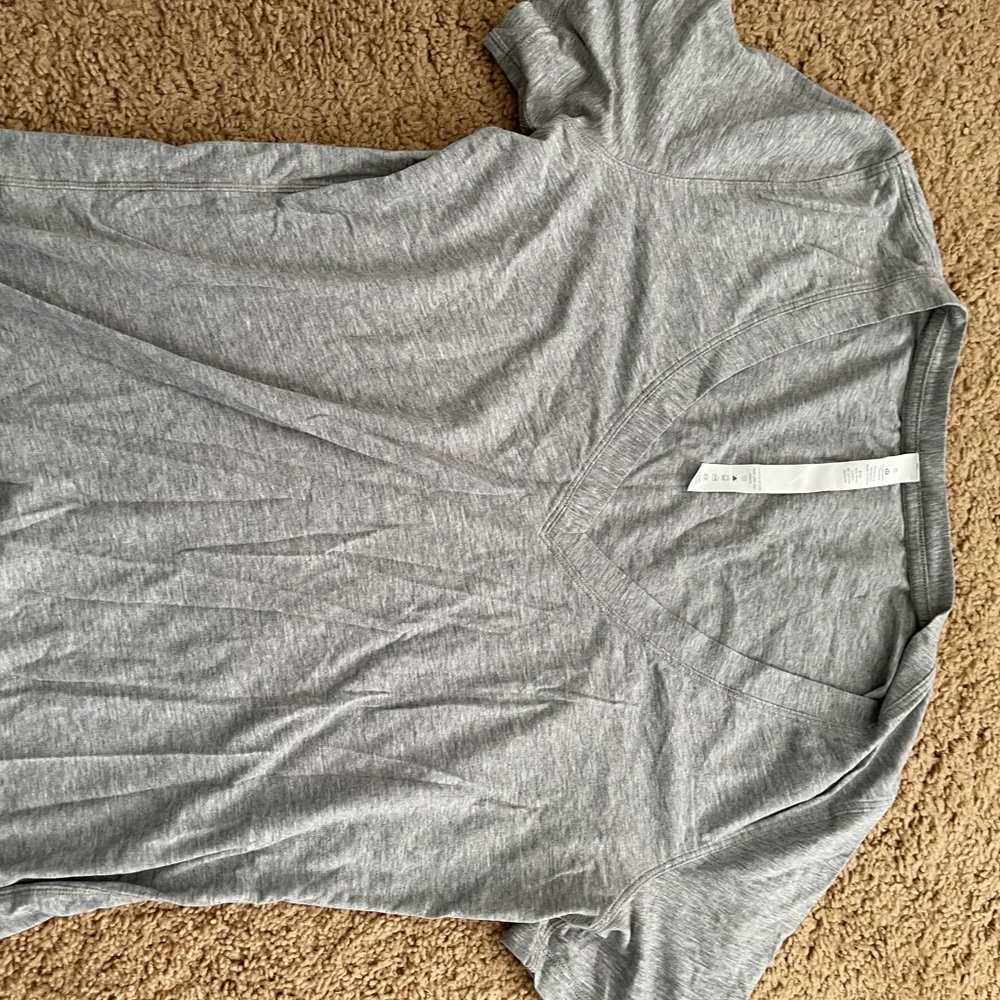 size 6 lululemon gray shirt
